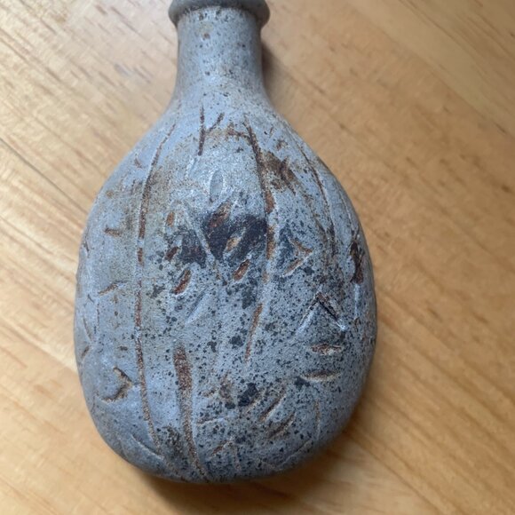 NUT CRACKER - Vintage WALNUT SHAPED Solid metal T-Bar Screw Vice Nut Cracker - Picture 4 of 9